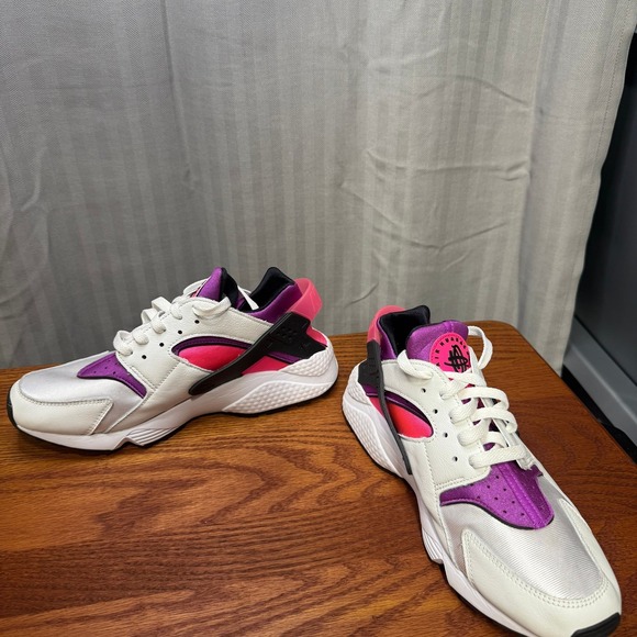 Nike‎ Women's 10.5  shoe Air Huarache White Hyper Pink DH4439-109. - Picture 2 of 6